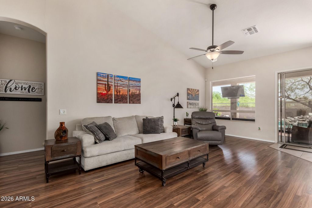 Image 10 of property listing at 7762 E RUSSELL Circle, Mesa, AZ 85207