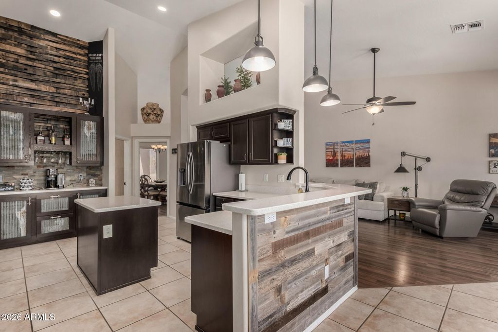 Image 15 of property listing at 7762 E RUSSELL Circle, Mesa, AZ 85207