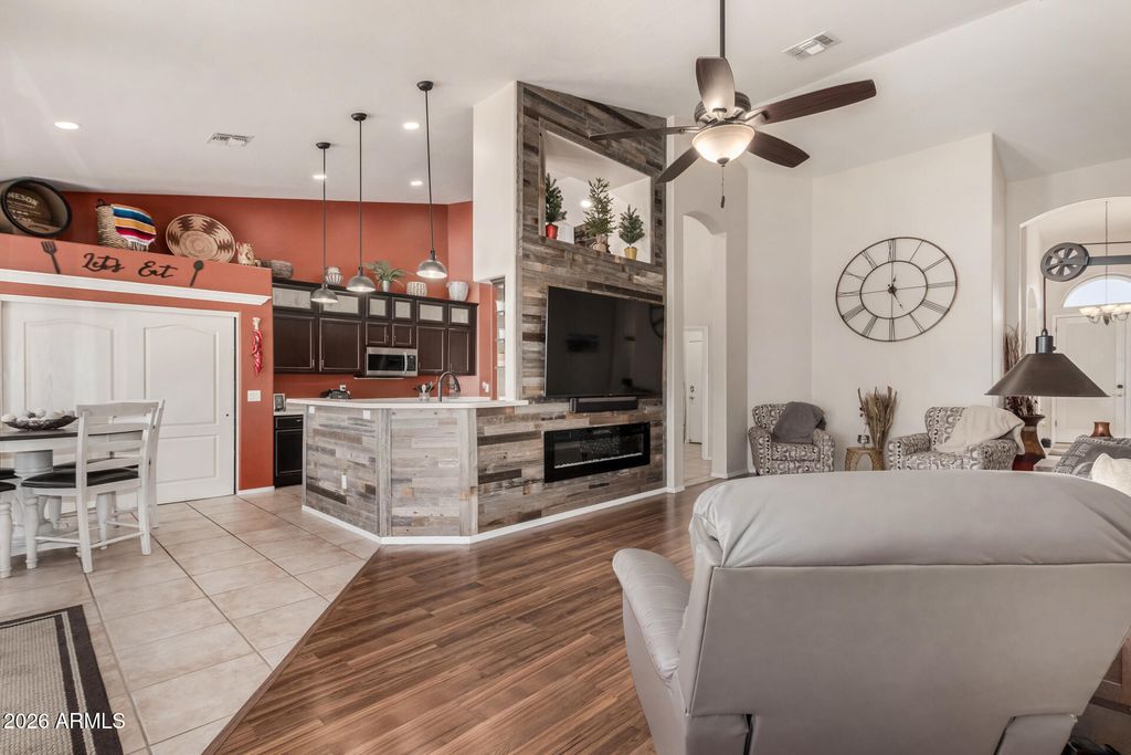 Image 16 of property listing at 7762 E RUSSELL Circle, Mesa, AZ 85207