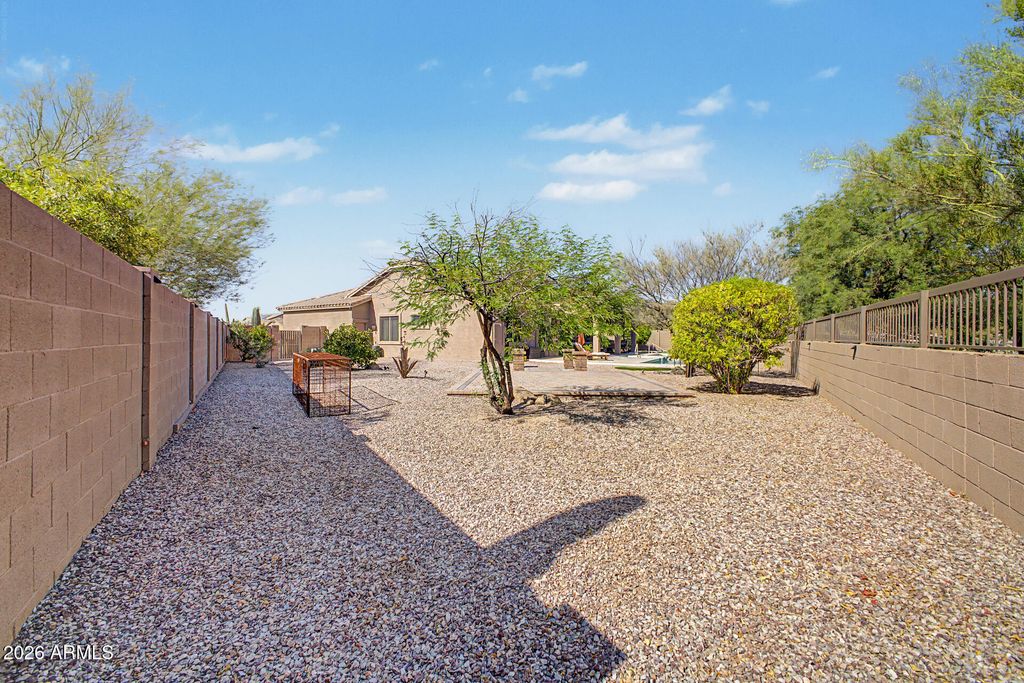 Image 39 of property listing at 7762 E RUSSELL Circle, Mesa, AZ 85207
