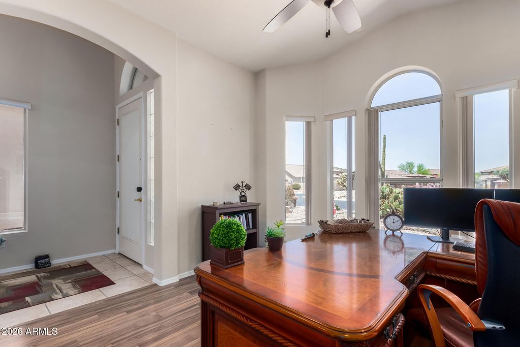 Image 6 of property listing at 7762 E RUSSELL Circle, Mesa, AZ 85207