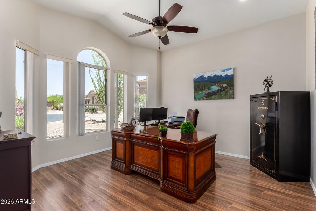 Image 7 of property listing at 7762 E RUSSELL Circle, Mesa, AZ 85207