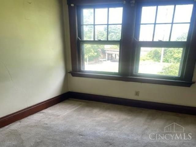 81 E Galbraith Road, Cincinnati, OH 45216