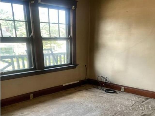81 E Galbraith Road, Cincinnati, OH 45216