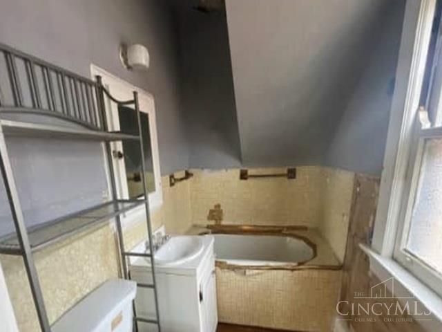 81 E Galbraith Road, Cincinnati, OH 45216