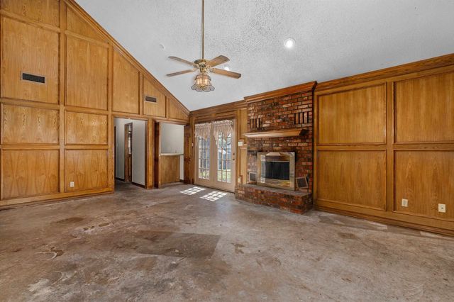 1605 McAllen, Henderson, TX 75654