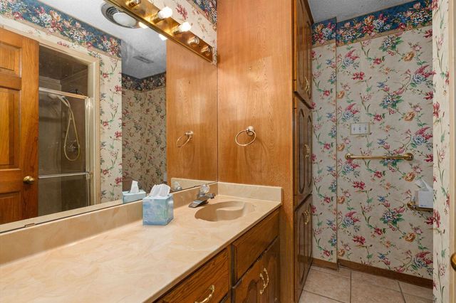 1605 McAllen, Henderson, TX 75654