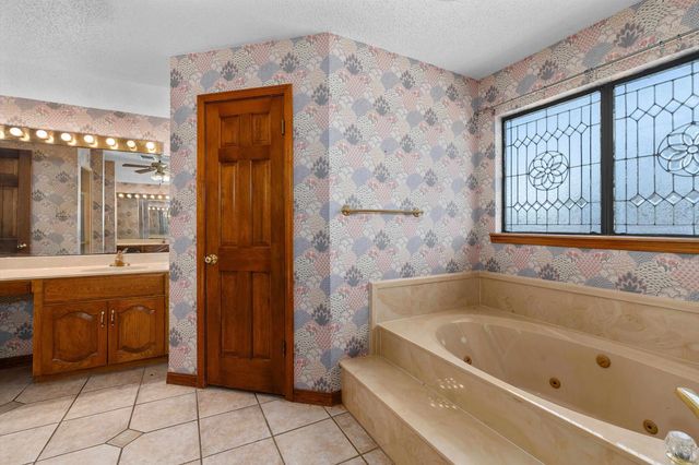 1605 McAllen, Henderson, TX 75654