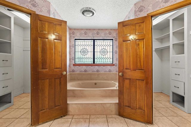 1605 McAllen, Henderson, TX 75654