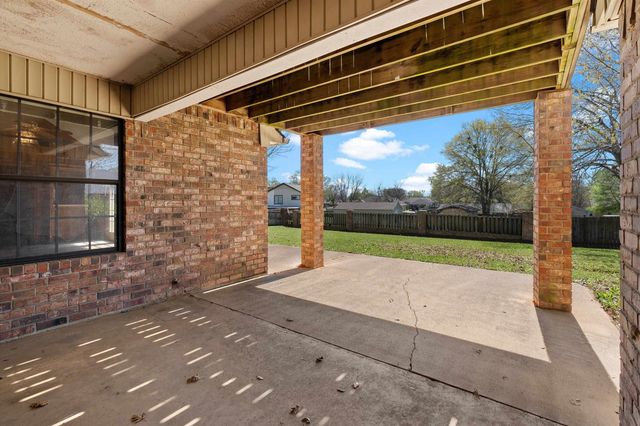 1605 McAllen, Henderson, TX 75654