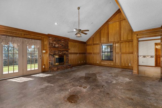 1605 McAllen, Henderson, TX 75654