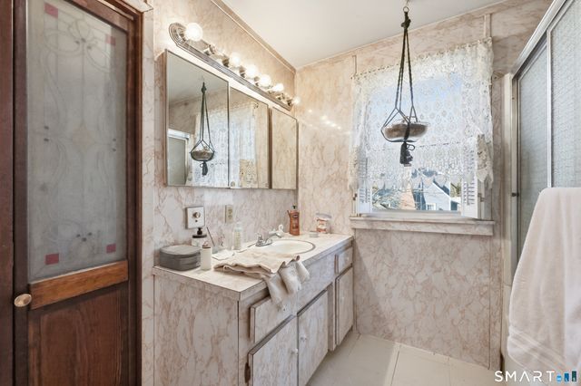 556 Boswell Avenue, Norwich, CT 06360