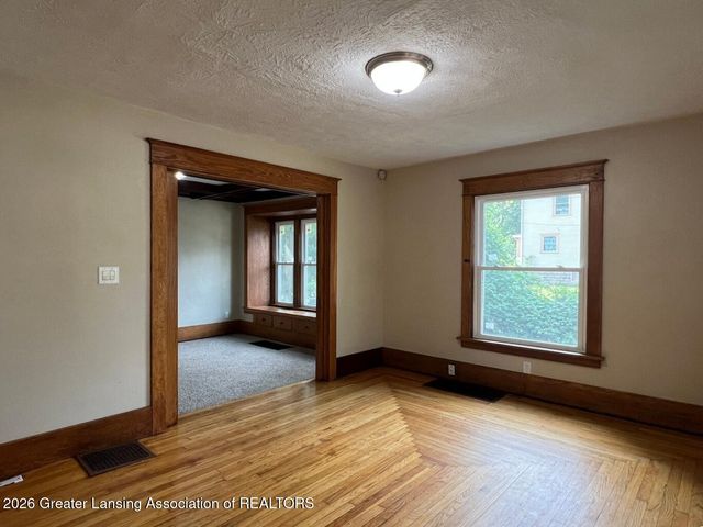 1729 Maplewood Avenue, Lansing, MI 48910