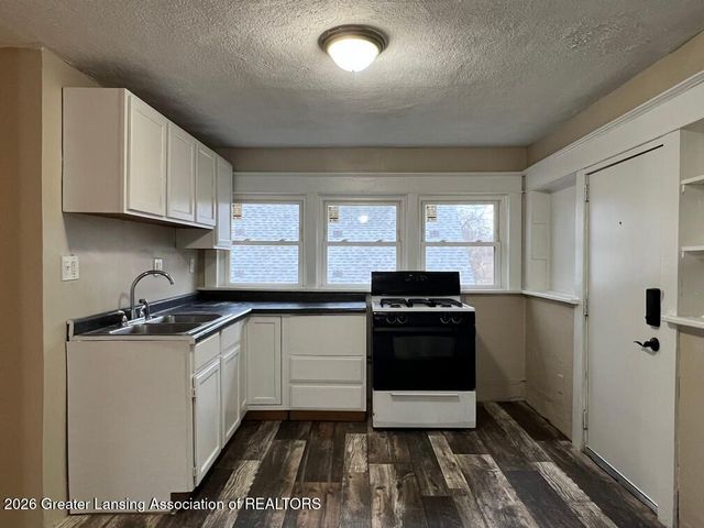 1729 Maplewood Avenue, Lansing, MI 48910
