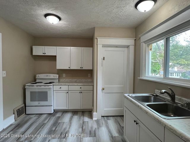 1729 Maplewood Avenue, Lansing, MI 48910