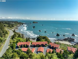 17744 HIGHWAY 101 C-306, Brookings, OR 97415