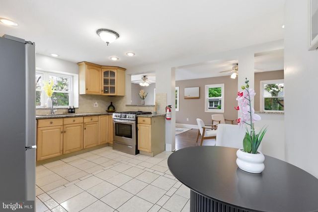 718 CHESTNUT AVE, Laurel Springs, NJ 08021