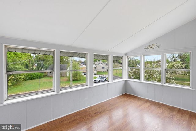 718 CHESTNUT AVE, Laurel Springs, NJ 08021