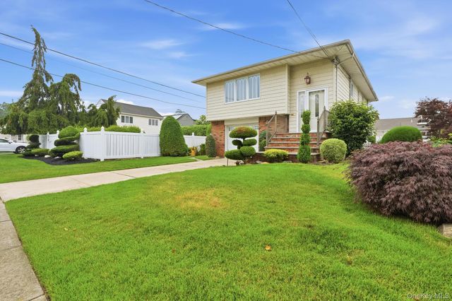 6 N Park Drive, Massapequa, NY 11758
