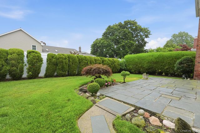 6 N Park Drive, Massapequa, NY 11758