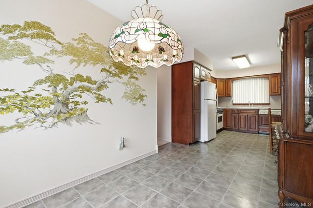 6 N Park Drive, Massapequa, NY 11758