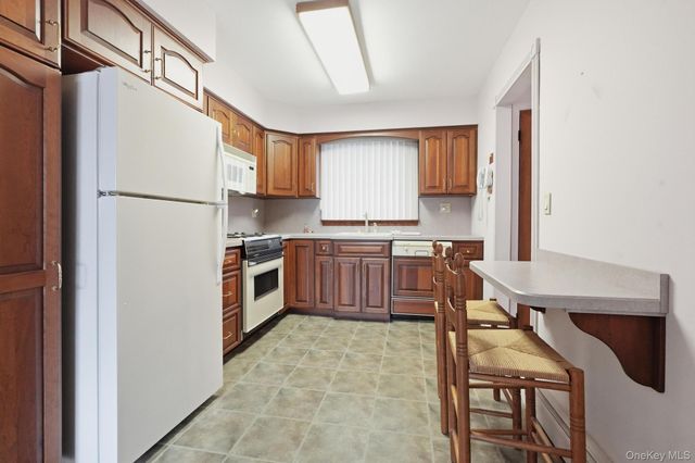 6 N Park Drive, Massapequa, NY 11758