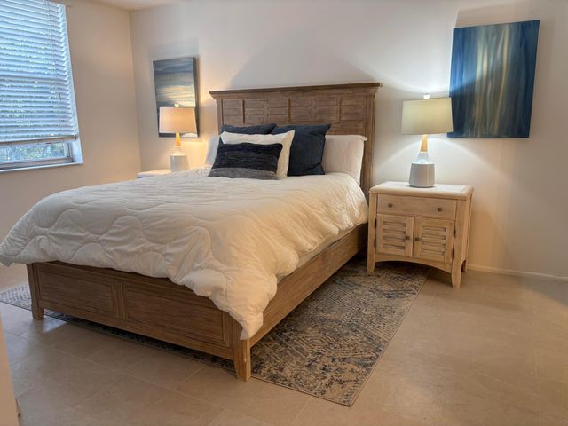 2650 NW 49th Avenue 327, Lauderdale Lakes, FL 33313