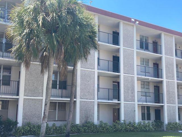 2650 NW 49th Avenue 327, Lauderdale Lakes, FL 33313