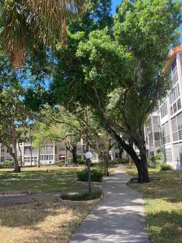 2650 NW 49th Avenue 327, Lauderdale Lakes, FL 33313