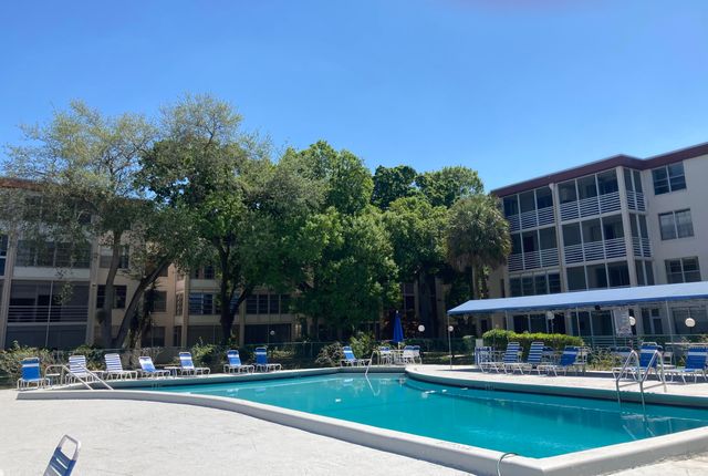 2650 NW 49th Avenue 327, Lauderdale Lakes, FL 33313