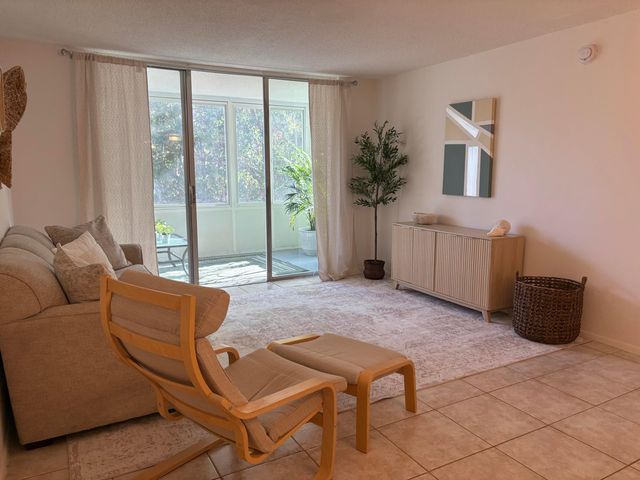 2650 NW 49th Avenue 327, Lauderdale Lakes, FL 33313