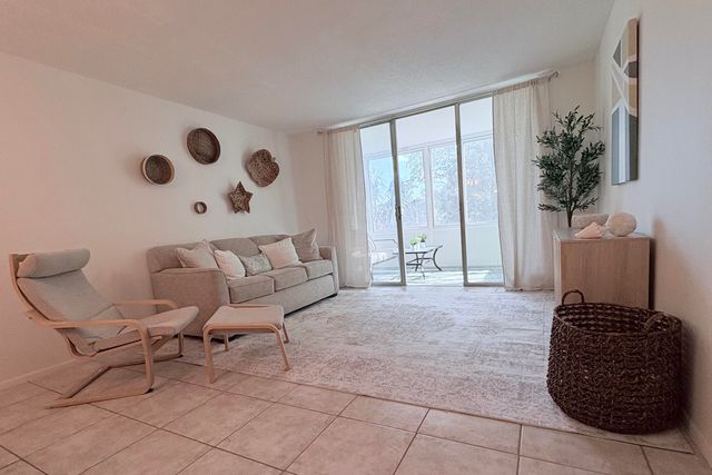 2650 NW 49th Avenue 327, Lauderdale Lakes, FL 33313