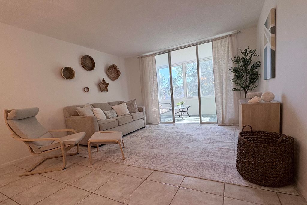 2650 NW 49th Avenue 327, Lauderdale Lakes, FL 33313