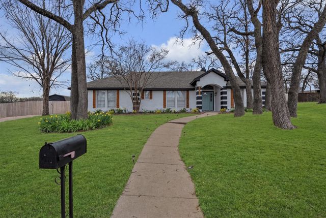 400 Baldwin Drive, Joshua, TX 76058