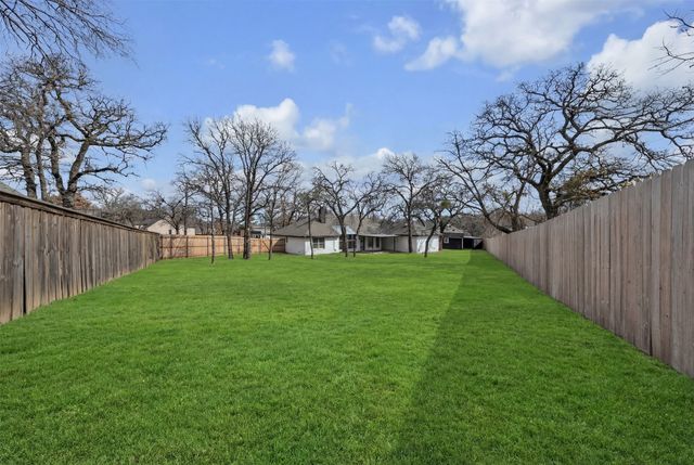 400 Baldwin Drive, Joshua, TX 76058