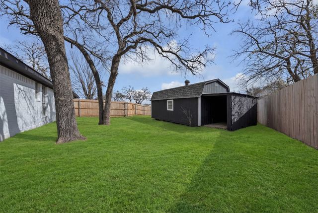 400 Baldwin Drive, Joshua, TX 76058