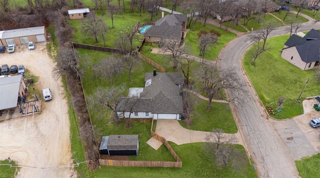 400 Baldwin Drive, Joshua, TX 76058