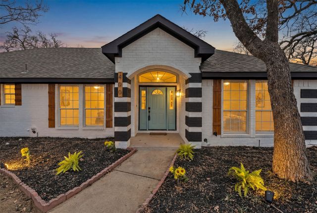 400 Baldwin Drive, Joshua, TX 76058