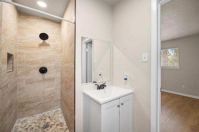 13335 Ambrose Street, Houston, TX 77045