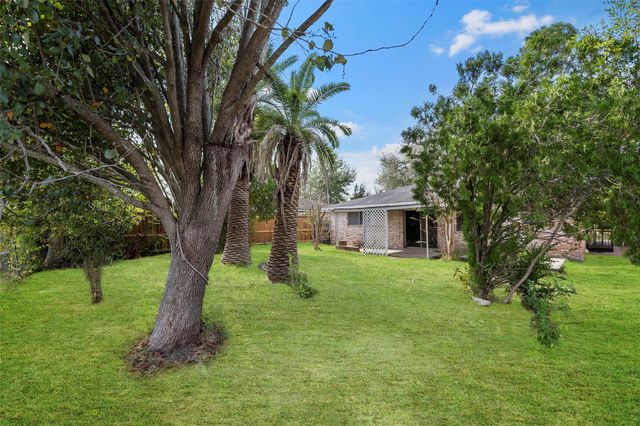 13335 Ambrose Street, Houston, TX 77045