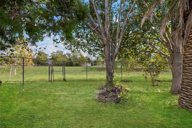 13335 Ambrose Street, Houston, TX 77045