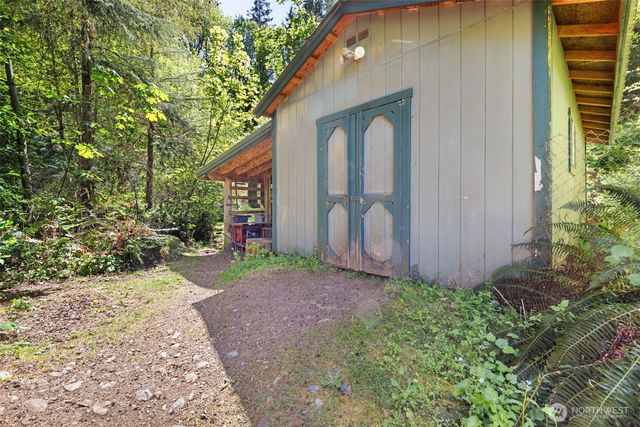 306 Bear Tracts Road, Port Angeles, WA 98363