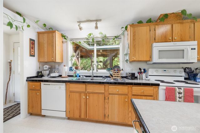 306 Bear Tracts Road, Port Angeles, WA 98363