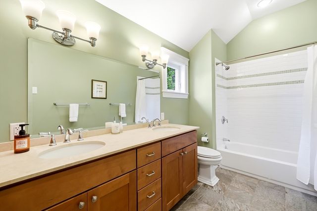 18 Grayson Rd, Winchester, MA 01890