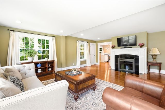 18 Grayson Rd, Winchester, MA 01890