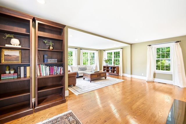 18 Grayson Rd, Winchester, MA 01890