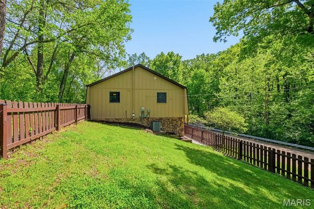 625 Pleasant Ridge Road, Fairview Heights, IL 62208