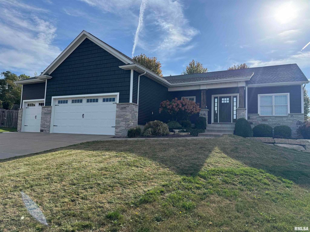 1659 Celtic Court, Davenport, IA 52807
