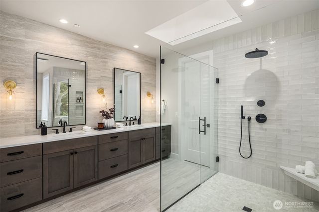 18660 NE 53rd Street, Redmond, WA 98052