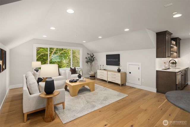 18660 NE 53rd Street, Redmond, WA 98052